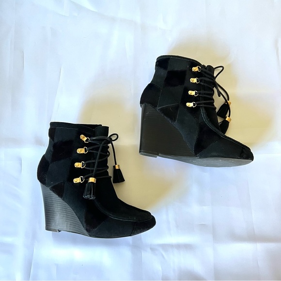 Moccasin Style Suede booties by marc. size 7 - Picture 9 of 10